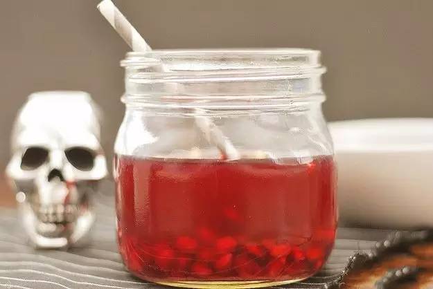 惊声尖叫万圣节|如何用一杯鸡尾酒迅速进入邪魅狂狷世界？