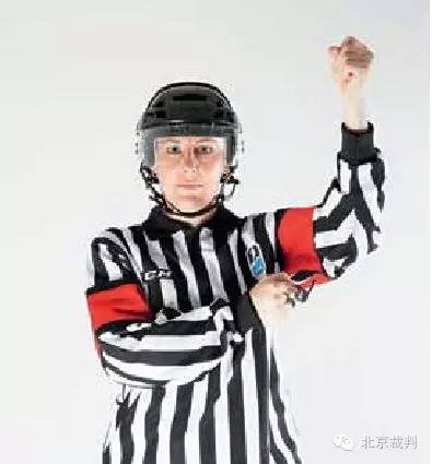 手势裁判,冰球比赛进球裁判手势