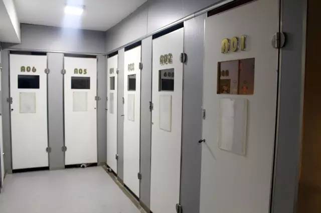 喂！住一晚160块，看次病成千上万！武汉这些狗活得太好了吧！