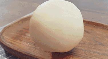 冰糖雪梨适合秋天吃吗,冰糖雪梨又甜又多汁