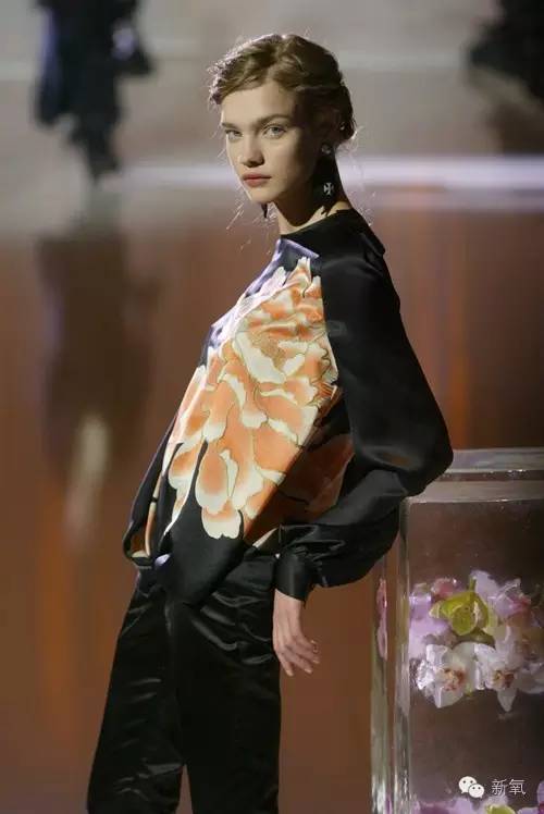 11岁卖水果，19岁嫁王室，29岁成LV太子妃……