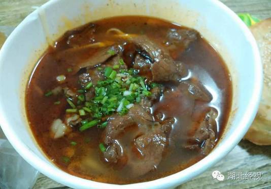 来武汉不可错过的一条街,武汉晚上逛的步行街夜市