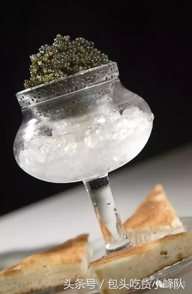 红色鱼子酱搭配的西餐料理做法,分子料理鱼子酱具体的做法