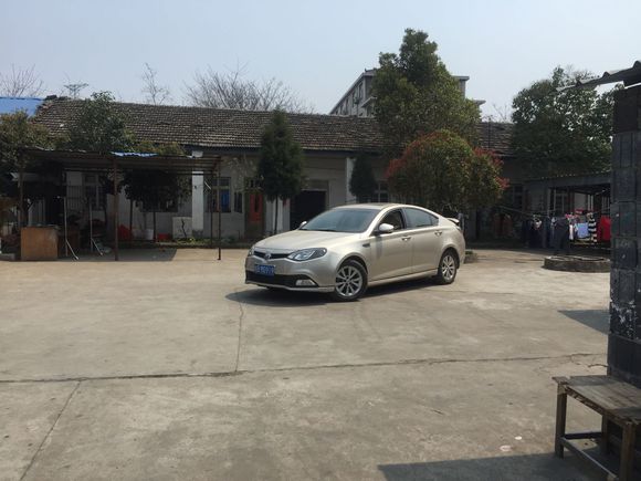 新手钓鱼，用2000的竿子，值不值？