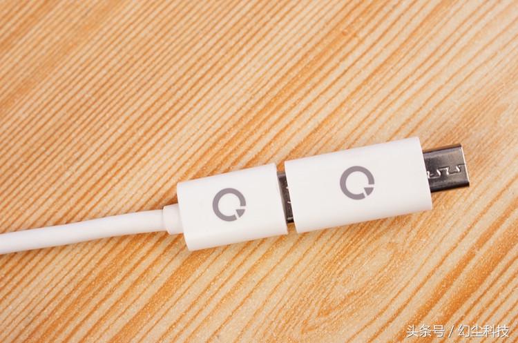 无人机可以放手上飞吗,无人机开箱视频100多块钱的无人机