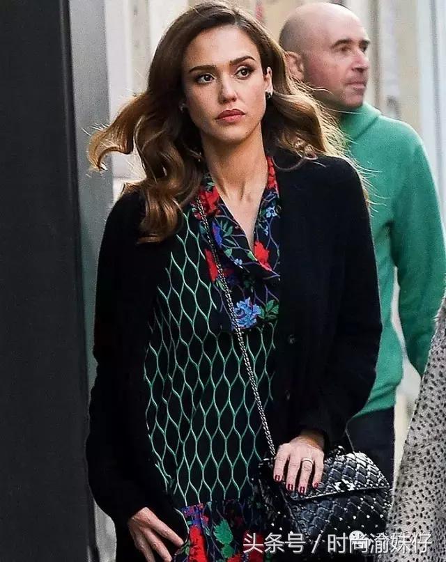 高圆圆杨幂冬季街拍look,杨幂同款回力鞋近期