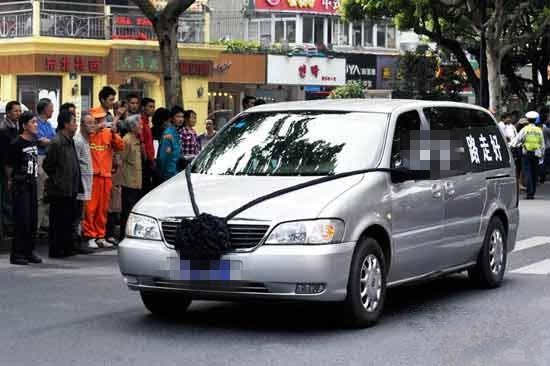 开车出殡应注意点什么,开车遇到白事车队有什么讲究