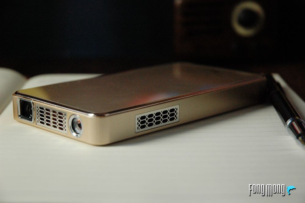 电视OUT啦！1000多快买个神画小媚在家看电影