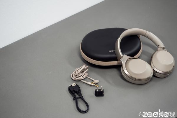 索尼MDR-1000X开箱：锁定BOSEQC35的劲敌