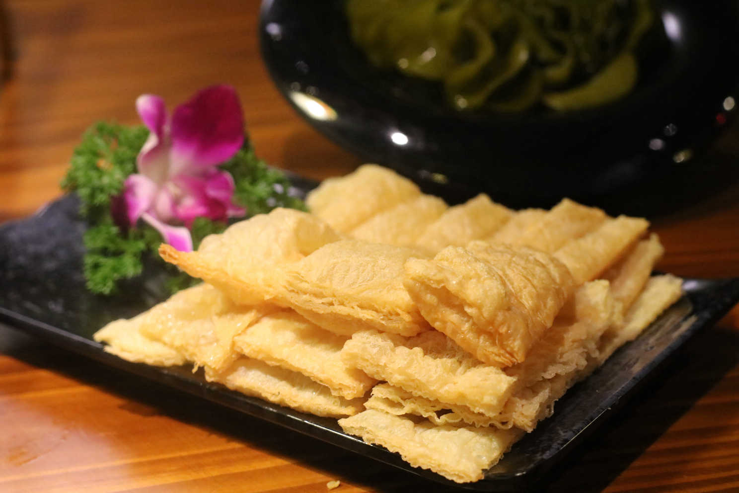 重庆和成都火锅流派有什么不同,四川和重庆的火锅最为出名怎么说