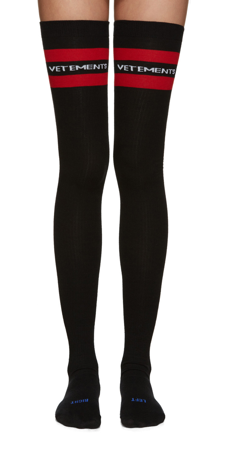 关晓彤总算不穿秋裤现身了,关晓彤穿黑色保暖衣