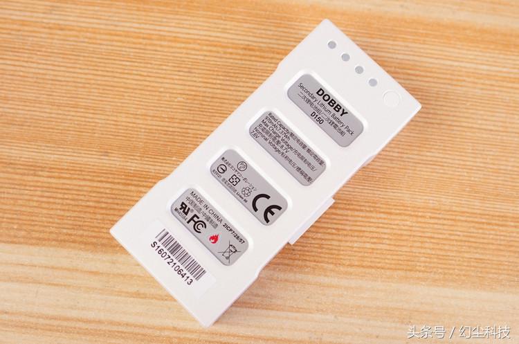 无人机可以放手上飞吗,无人机开箱视频100多块钱的无人机