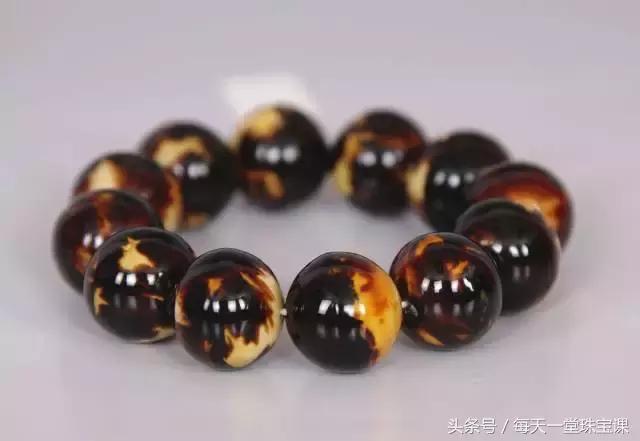龟甲做成的手串,黄金甲乌龟壳做的手串有什么作用