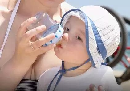 来看看9款学饮水杯哪个更合适你家宝宝？