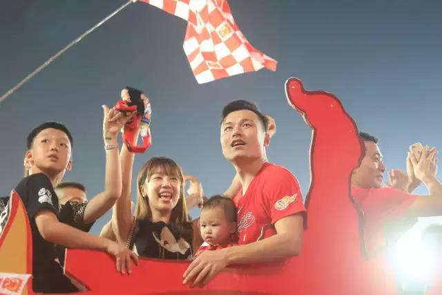 恒大六连冠庆典视频,广州恒大中超六连冠庆典