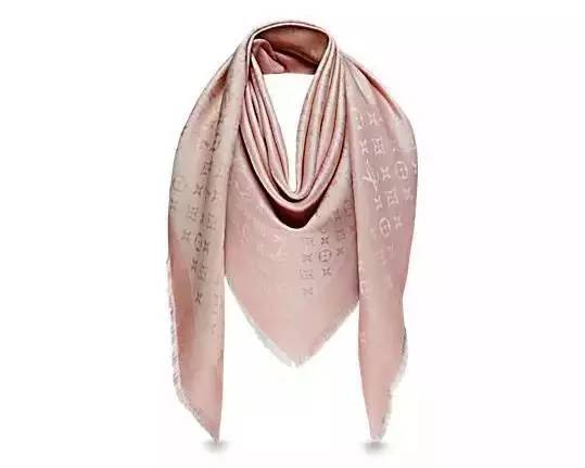 LV围巾霸屏时尚圈多年，是正品还是高仿就看它了！