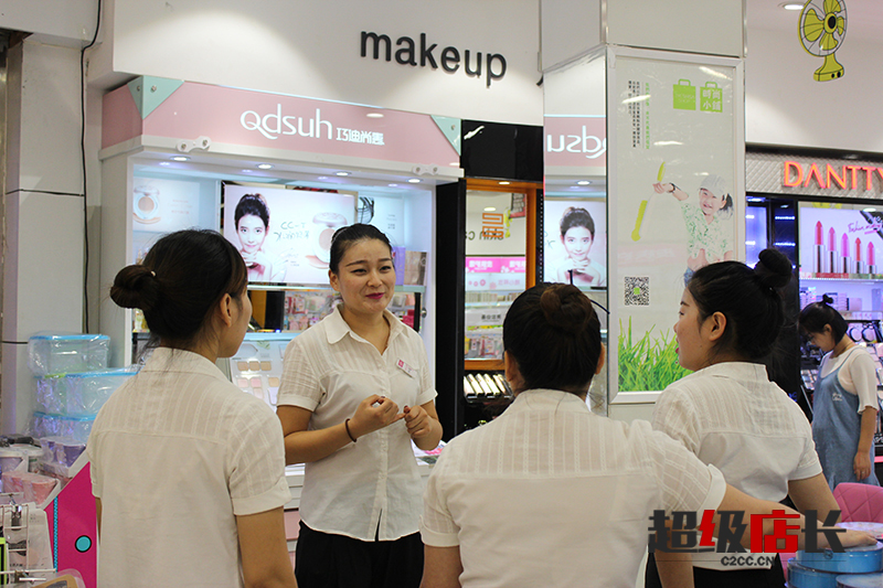 年轻人不爱逛化妆品店？时尚女友用“她”提高客单量