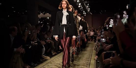 中国风在时装周大红大紫，为何国内反响平平