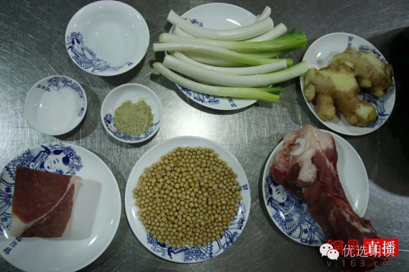 舌尖上的云南第二期：毛主席都夸赞的汽锅鸡是这样做出来的