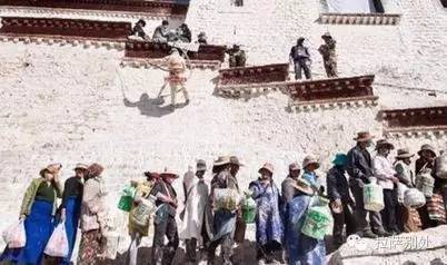 布达拉宫粉墙时间,布达拉宫一年一度的刷墙日