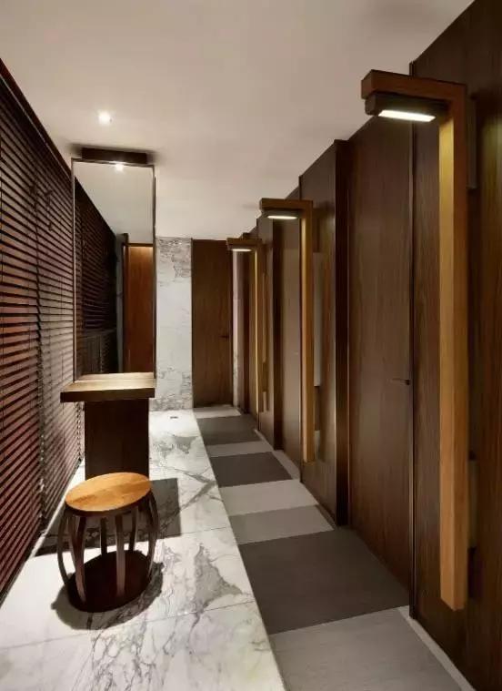 老房子铺什么地面省钱又实用,自建房木板上面铺什么好看