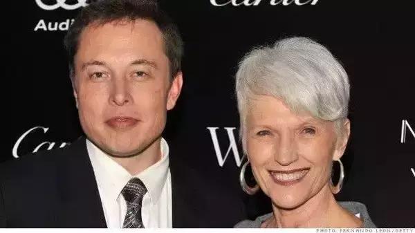 厉害！68岁登杂志拍裸照，打5份工，养育了亿万富翁儿子