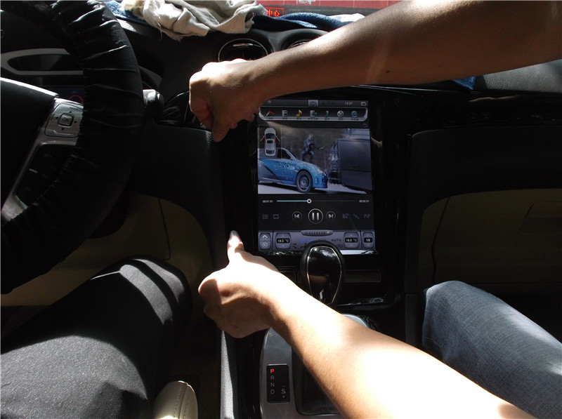 福特麦柯斯中控屏,福特麦柯斯仪表台拆解