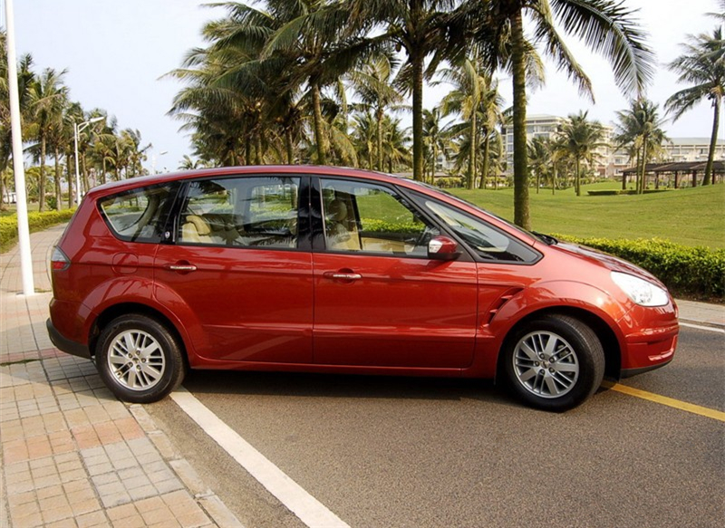 福特麦柯斯中控屏,福特麦柯斯仪表台拆解