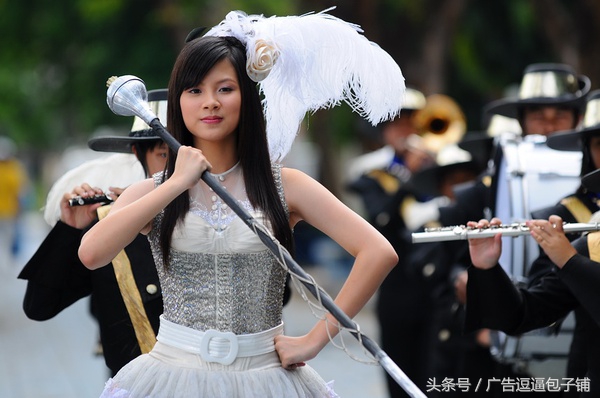 描写年龄差爱情的电影 (讲述初恋的电影有哪些)