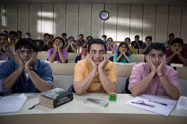 10部创意无限，让你笑到肚子痛的喜剧片