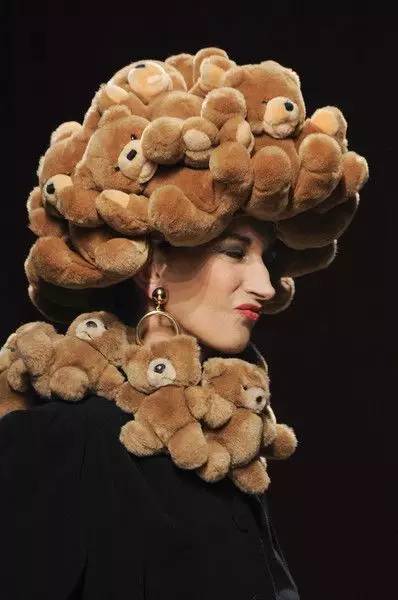 Word妈！Moschino这只蠢萌的小熊为什么这么火？