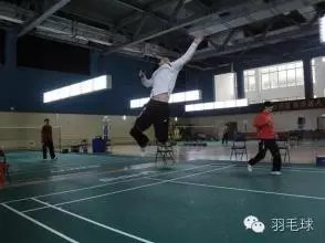 羽毛球姿势怎么自我矫正,羽毛球自我训练
