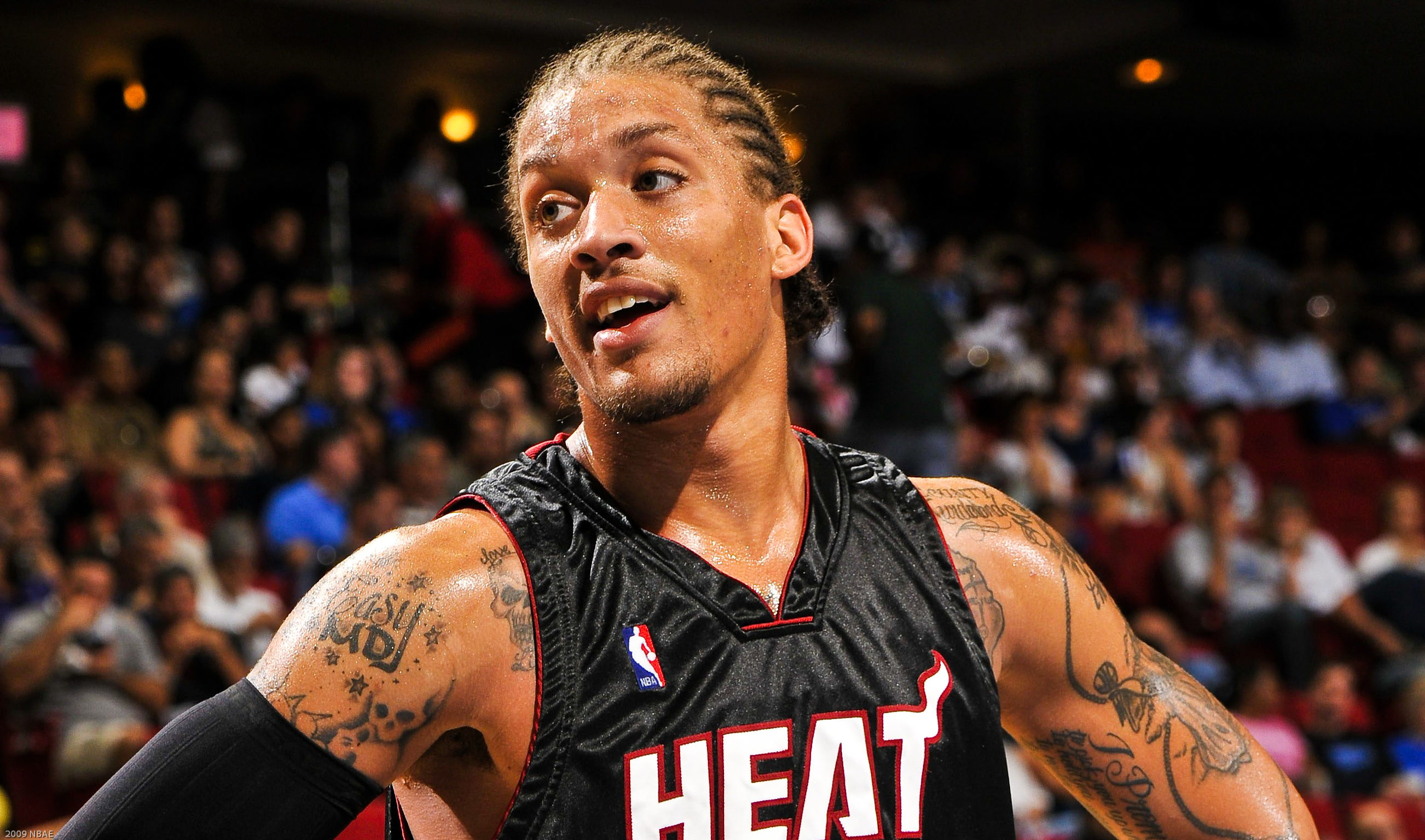 比斯利重返cba,比斯利回归cba首秀穿什么鞋