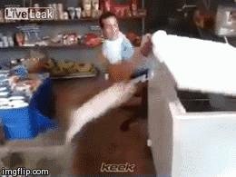 老坛酸菜用脚踩是什么工序,用我的脚踩过的老坛酸菜你会吃吗