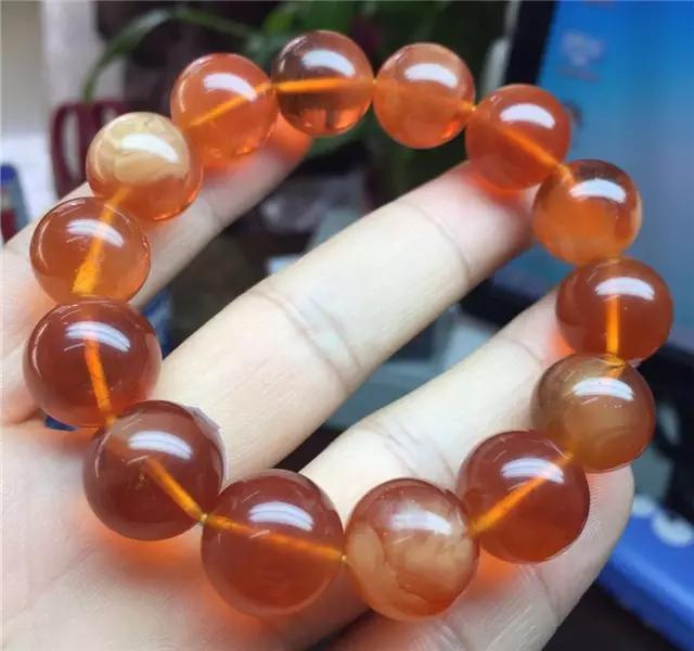 市场上的琥珀假货,血蜜蜡是不是假的