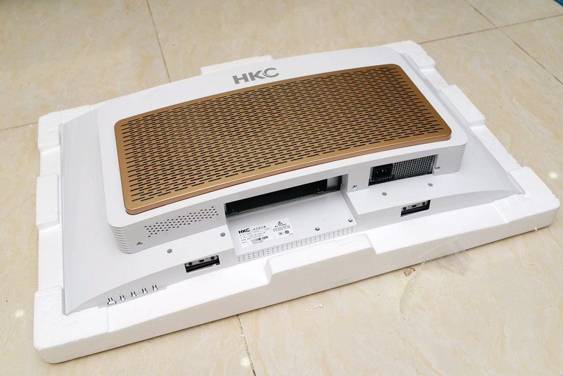 破天荒！HKCX320一体机带曲面屏，性能还能秒台式机