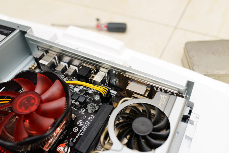 破天荒！HKCX320一体机带曲面屏，性能还能秒台式机