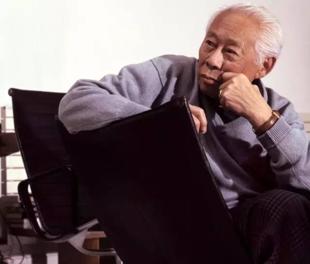 壹闻:地标里藏裸模 彩绘艺术家创人体新玩法