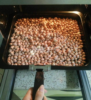 300克花生的牛轧糖配方比例,家庭版牛轧糖的做法及配方视频