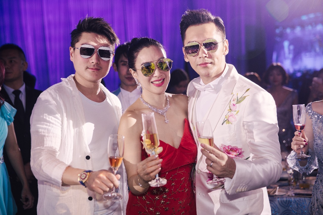 人鱼夫妇钟丽缇张伦硕机场,人鱼夫妇钟丽缇张伦硕歌曲