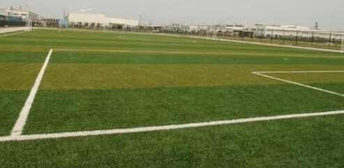 足球鞋适合场地介绍,踢球人四宫格