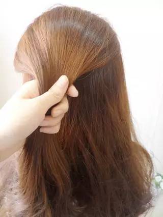 清新淑女半扎编发中分,时尚编发扎法简单又好看