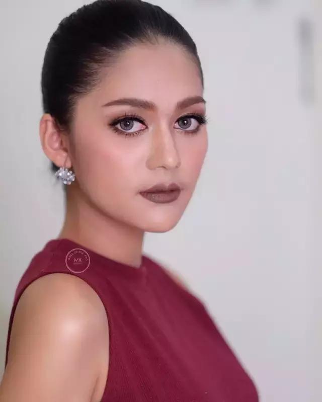 完美日记锦鲤盘晚宴妆教程,晚宴创意妆整体造型参加比赛