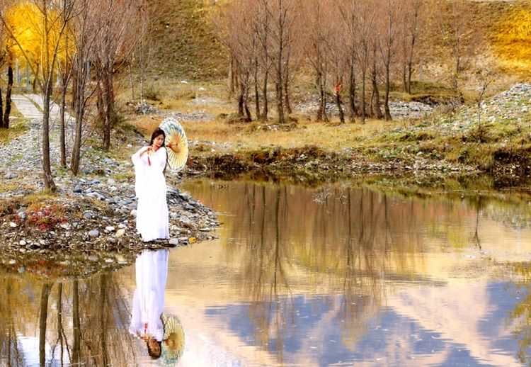 我在秋天等你是什么歌,我在秋天等你美到心碎散文