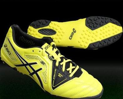 踢球人必有的鞋,足球场地怎么选球鞋