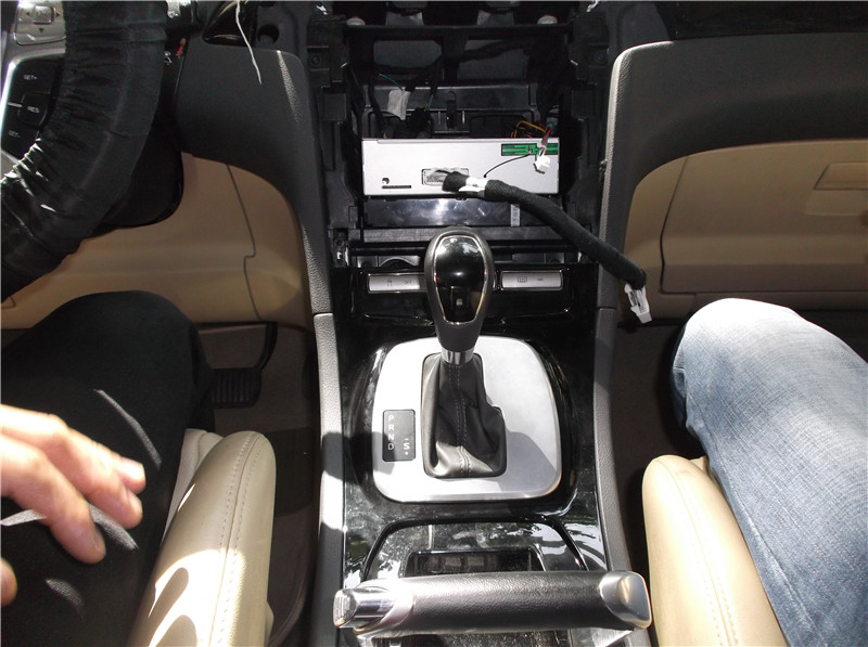 福特麦柯斯中控屏,福特麦柯斯仪表台拆解