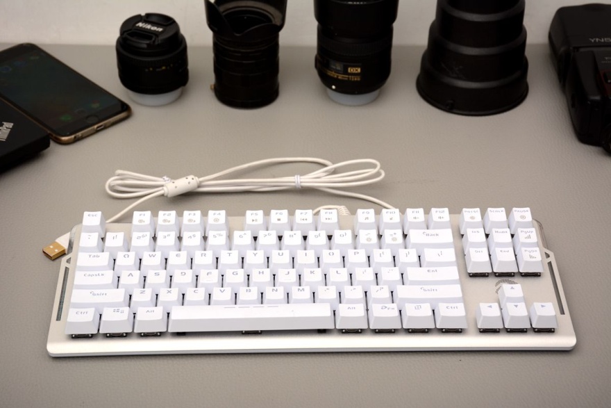 难得有个薄的机械键盘，颜值担当的达尔优EK815开箱