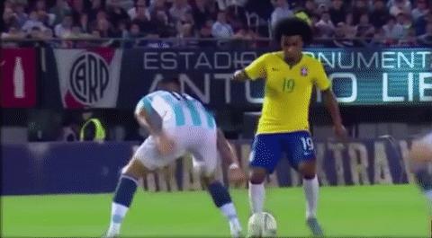 牛尾巴的过人招式怎么用,牛尾巴怎么过人