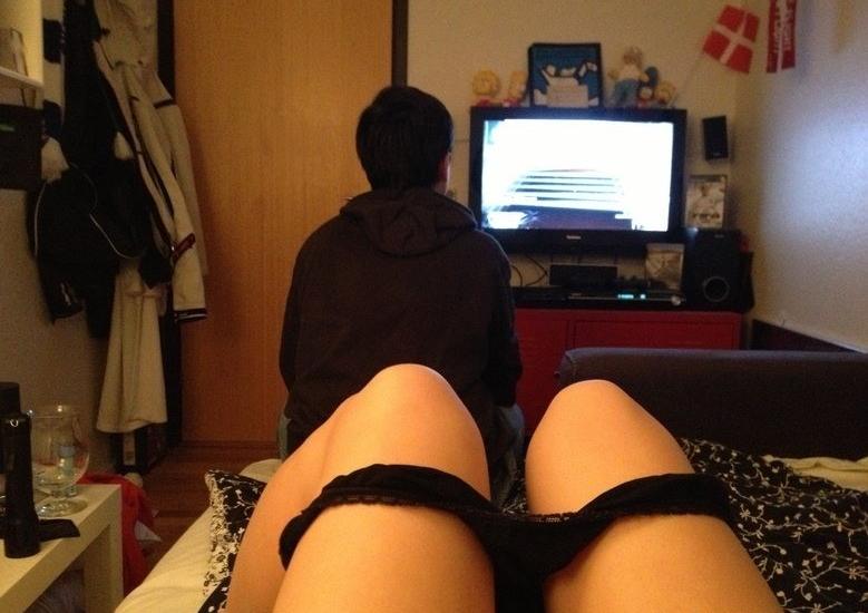 拒绝当“寡妇”!当你有一个玩游戏就忽略你的伴侣,你该怎么做