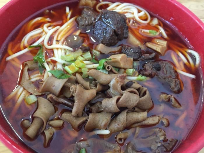 成都的一群面痴,拿出了他们珍藏的42碗好面,服不服吃了就知道